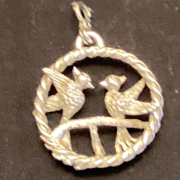 Silvertone Pendant Featuring Birds - Picture 4 of 8